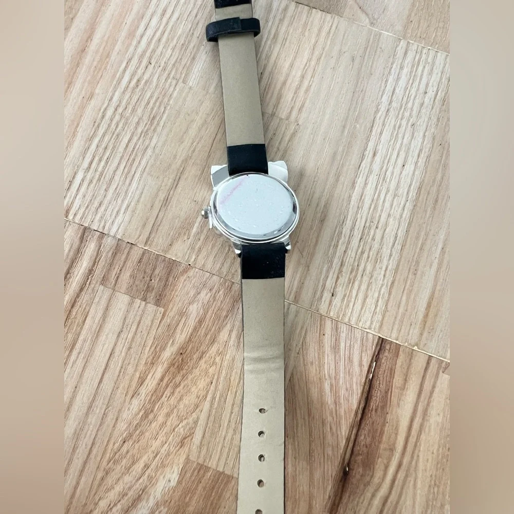 Unbranded ladies silver tone cat watch NEW BATTERY